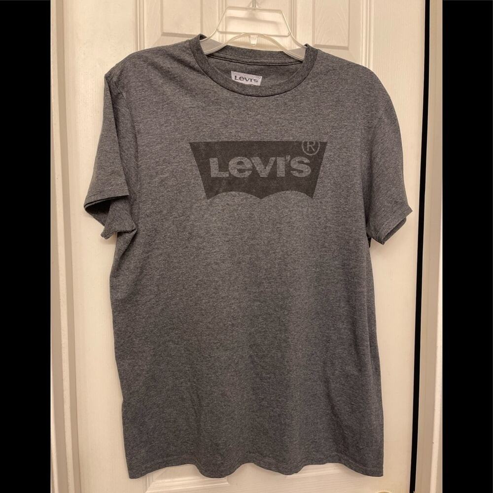 Levi’s Mens Gray Tee Shirt size medium